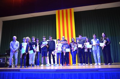 Almenar entrega els seus premis literaris