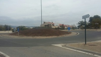 TREBALLS DE REMODELACIÓ DE LA ROTONDA DE L'ENTRADA AL MUNICIPI