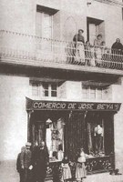 Un comerç a la Plaça de l'Església. 1910.