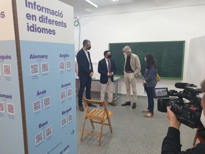 Alcarràs ajuda una trentena de persones a descarregar-se el certificat de vacunació