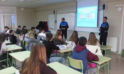 Alcarràs apropa la Policia local als joves de la vila