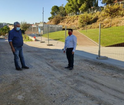 Alcarràs condiciona el carrer Carlos Salinas de Gaminde per millorar la vialitat i l’accés al mòdul de suport Covid del CAP