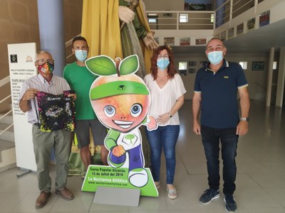Alcarràs entrega els guardons dels sorteigs de la Nectarina Atlètica virtual d’enguany, en la que van participar 42 atletes