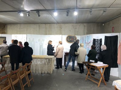 Alcarràs exposa al Fossar 192 peces d’aixovar dels segles XIX i XX