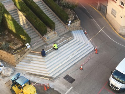 Alcarràs repara les escales de l'Església