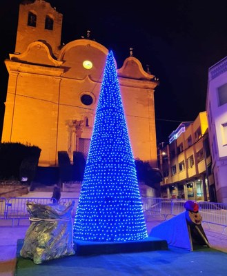 Alcarràs saluda al Nadal amb l’encesa de llums i descomptes als comerços locals