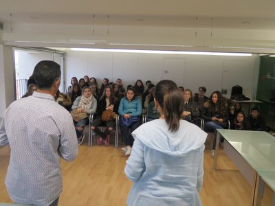 Alumnes d'un Institut de Magalas visiten l'Ajuntament d'Alcarràs