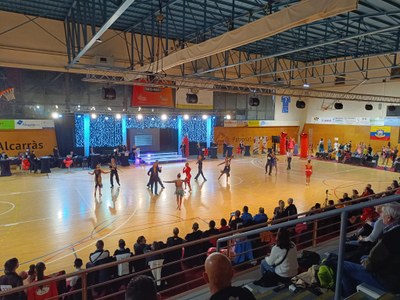 Campionat de ball al Pavelló d'Esports d'Alcarràs