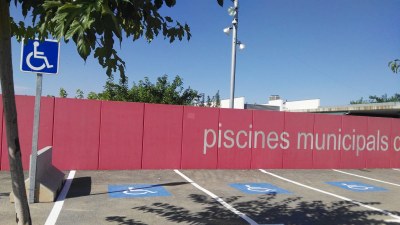 Dues noves places de minusvàlids i una per a l’ambulància a l’aparcament de les piscines d’Alcarràs
