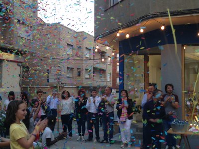 El Punt Jove d’Alcarràs celebra el seu primer aniversari amb una festa Holi
