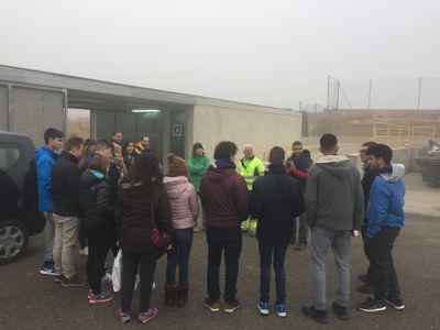 Els joves de l'AE Lo Mòtit participen en un taller de reciclatge a la deixalleria