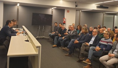 Els municipis de la fruita dolça i les organitzacions agràries exigeixen mesures per garantir preus justos