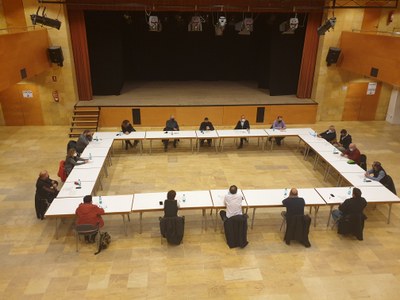Els pobles de la fruita conviden Argimon a conèixer directament els allotjaments per treballadors de temporada al Segrià i reiteren la necessitat de vacunes per al sector de la fruita