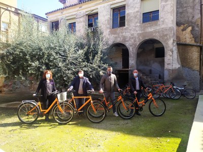 L’Ajuntament d’Alcarràs rep de l’entitat Enbiciperlleida-Bicicleta Club de Catalunya una desena de bicicletes per cedir-les a persones vulnerables amb necessitats de mobilitat