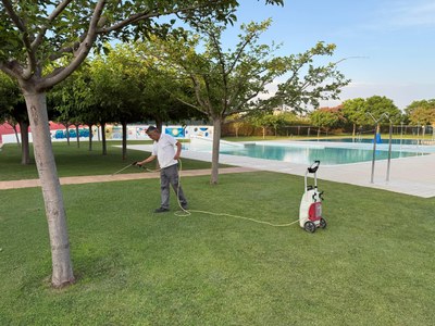 L’Ajuntament d’Alcarràs intensifica els tractaments contra els mosquits a l’Escola Bressol i a les piscines municipals
