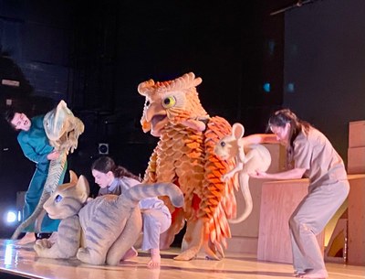 L’espectacle ‘La gata que volia canviar la història’ aplega 300 persones a Lo Casino coincidint amb la iniciativa ‘Cap Butaca Buida’