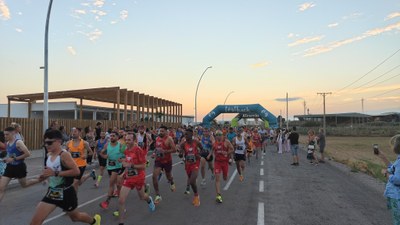 La 10a edició de la cursa de la Nectarina Atlètica d'Alcarràs reuneix 550 corredors i caminadors, 200 més que l'edició anterior
