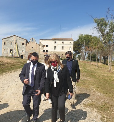 La consellera de Cultura, Àngels Ponsa, visita Alcarràs per conèixer els avenços en els projectes locals de recuperació de patrimoni