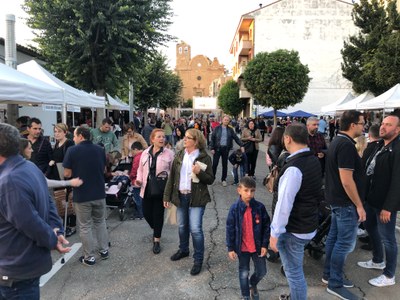 La primera edició del VedellaTast a Alcarràs esgota totes les existències de menjar i beure