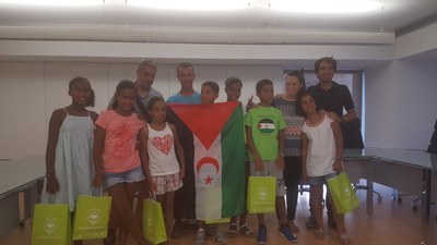 L'alcalde rep els nens i nenes saharauis de l'estiu 2016