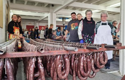 Les Mestresses de Casa repartiran 4.000 ‘bocadillos’ a la Festa del Porc d’Alcarràs