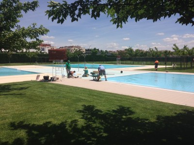 Les piscines d'Alcarràs inicien la temporada de bany amb una jornada de portes obertes