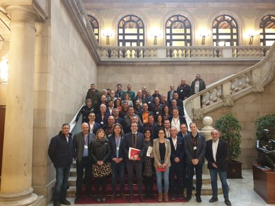 Municipis de la fruita dolça i organitzacions agràries compareixen al Parlament per exigir una sortida a la crisi del sector