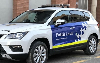 Patrulla fixa de la Policia Local per erradicar els actes incívics i els sorolls a les nits a la Plaça Nova